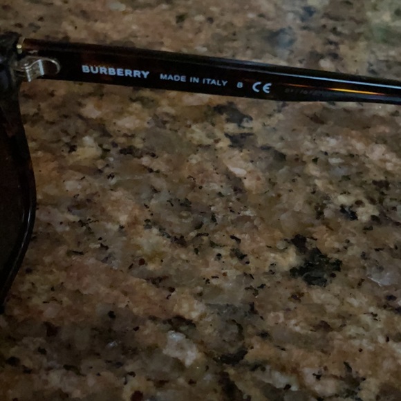 Burberry sunglasses - Picture 7 of 7